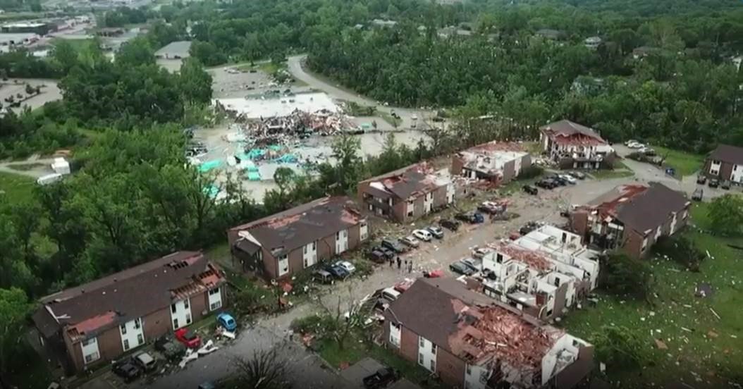 CNN_AIR's tweet photo. CNN Air pilots captured incredible aerial images of the flooding in Crescent, OK...and the tornado devastation in Jefferson City, MO.... https://t.co/aAttIAgQJm