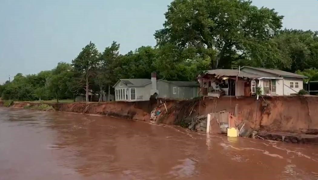 CNN Air pilots captured incredible aerial images of the flooding in Crescent, OK...and the tornado devastation in Jefferson City, MO....