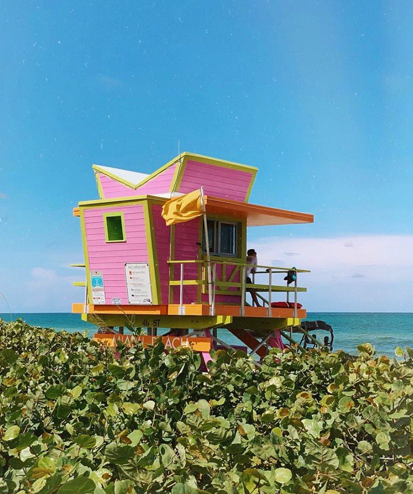 CitiBikeMiami's tweet photo. Friday feeling! Wishing you a fun memorial weekend! 🚲🌴☀️🌊 What are your plans? ✨🌿

📸: @jordancbraun https://t.co/0lzwW7clOg