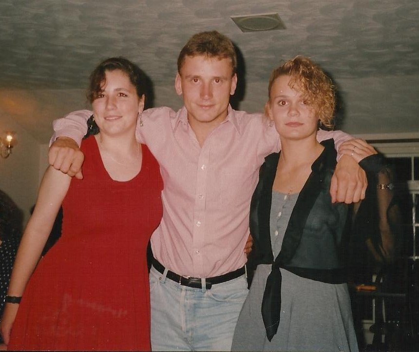 CarlBovisNature's tweet photo. My #photoflashbackfriday this week, me with 2 lovely ladies! π
I was about 20 here!
(The ladies are my sisters! π) https://t.co/lDq0LcFlDN