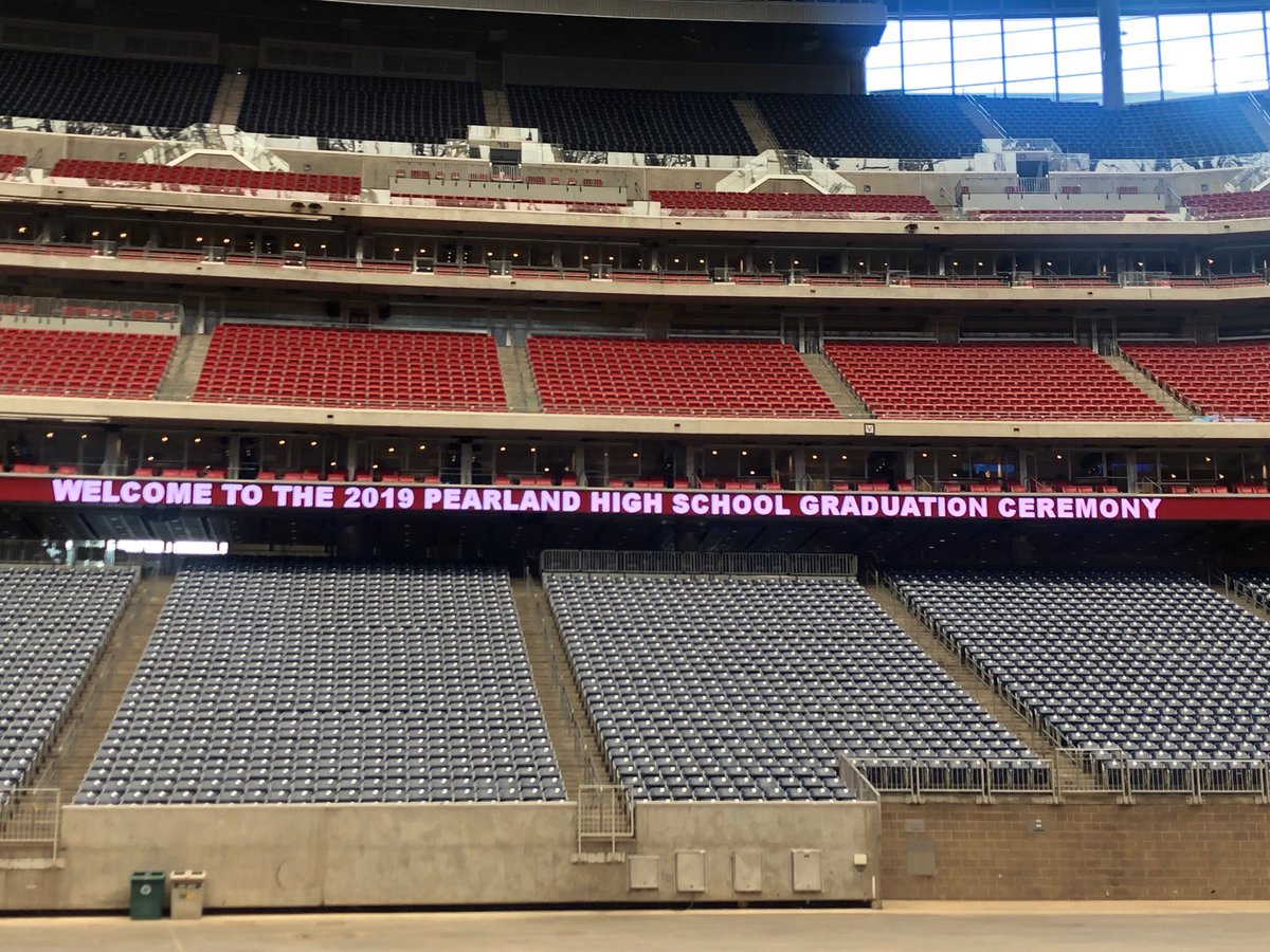 PearlandHighSch's tweet photo. Seniors today is the day! https://t.co/R9XOX4Dmev