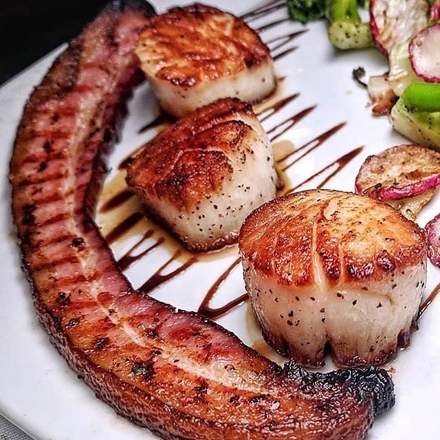 MelissaCookston's tweet photo. When someone says "surf and turf," this is what I hope they mean.
.
.
.
Pic courtesy of @omgitsbomb
.
.
.
#porkbelly #scallops #bacon #everythingisbetterwithbacon #seared #seafoodlover #surfandturf
#yummm #realfood #cheflife #chefsofinstagram #buzzfe… https://t.co/RIYbOcWxD8 https://t.co/iEJ1fXW4aK