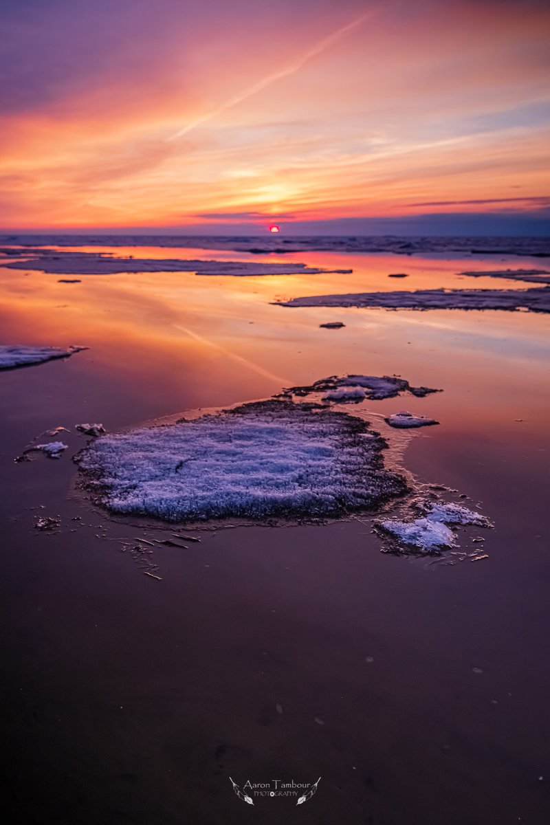 Sunset in Hay River, NT Canada 
#sunset #beach #northwesterritories #canada #canonphoto #canon #photographysouls #aarontambourphotography #beautiful #SpectacularNWT #hayrivernwt #tourism #travel