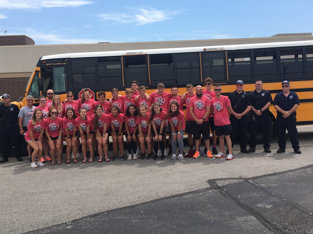 WHS_TigersTF's tweet photo. We’re loading the bus and headed to State Track &amp; Field! We were treated to an escort and everything! Let’s go Tigers! #TigerPRIDE 🐯🐅 https://t.co/kf4GDEm5Y0