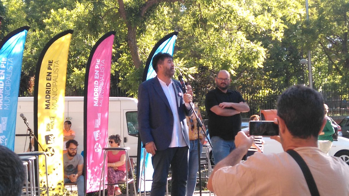 IUMoratalaz's tweet photo. Acto electoral de fin de campaña @EnPieMunicipal en Carabanchel. #VotaEnPie #VotaDondeEstáIU #YaToca https://t.co/HtJTEV9hqN