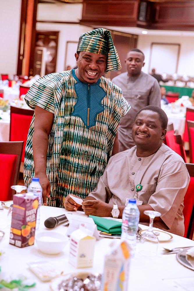 OfadaBoy's tweet photo. Yes! my title has changed. And if you think the price of our ofada will change hmmnnn ... 😁😁😁😁 #ofadaboy #ijustgotback #asorockreturnee https://t.co/JfjccOJ3gN