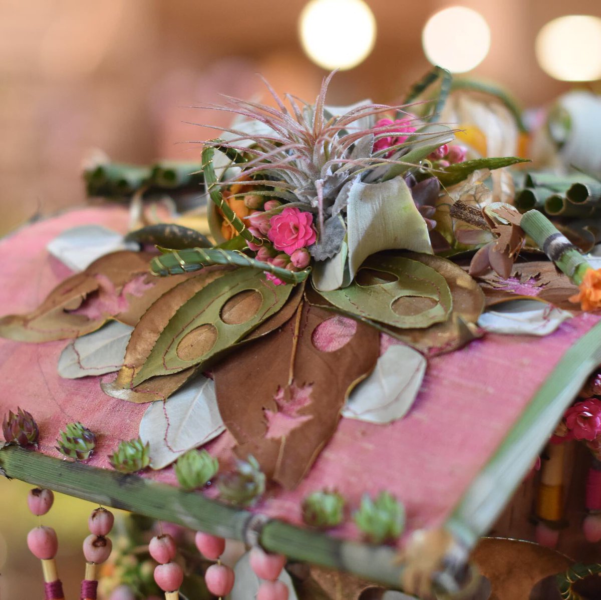 dartsfarm's tweet photo. This weekend, come and see Anna’s silver award winning flower crown which has just returned from RHS Chelsea Flower Show. We’re so proud of Anna and her fantastic achievement!

#dartsfarm #chelseaflowershow #floristoftheyear #rhs #farmshop #flowershack #florist #growingthepassion https://t.co/6RhLkDtrpx