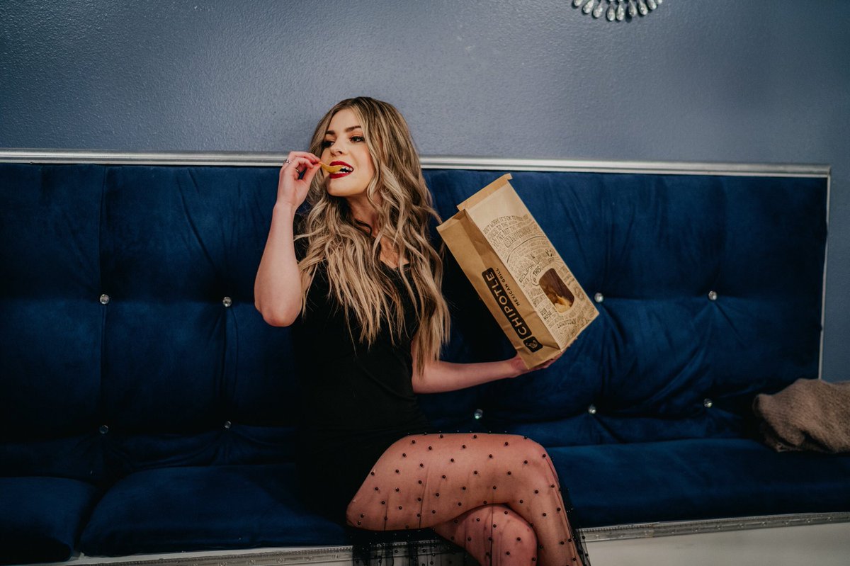 TenilleArts's tweet photo. No more than 15 seconds after @robbystarbuck said "that's a wrap" on the #CallYouNames video shoot ๐ฎ @ChipotleTweets #ChipotBAE #FlashbackFriday https://t.co/yJwxWWsa26