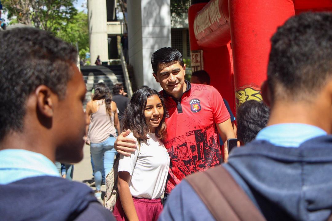 Caracas_FC's tweet photo. Gracias por acompañarnos 🙌 ¡Permanece atento a nuestras redes sociales! Estaremos habilitando otros puntos de venta y realizando concursos para que adquieras entradas para nuestro partido de vuelta de #Sudamericana ante @LiverpoolFC1915 🏆🇾🇪🎟 https://t.co/IP80tBrVNX
