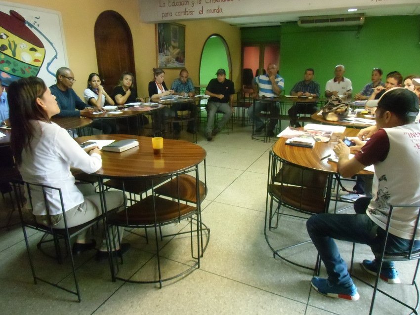 Incesocialista's tweet photo. #EnLaWeb | En  reunión celebrada con el equipo de la Gerencia General de @IncesTrujillo7 se tocó el tema central de la seguridad, la concurrencia y la atención al público https://t.co/WNVz5ZYEKs #Inces60AñosFormando https://t.co/fgLkWIxm0E