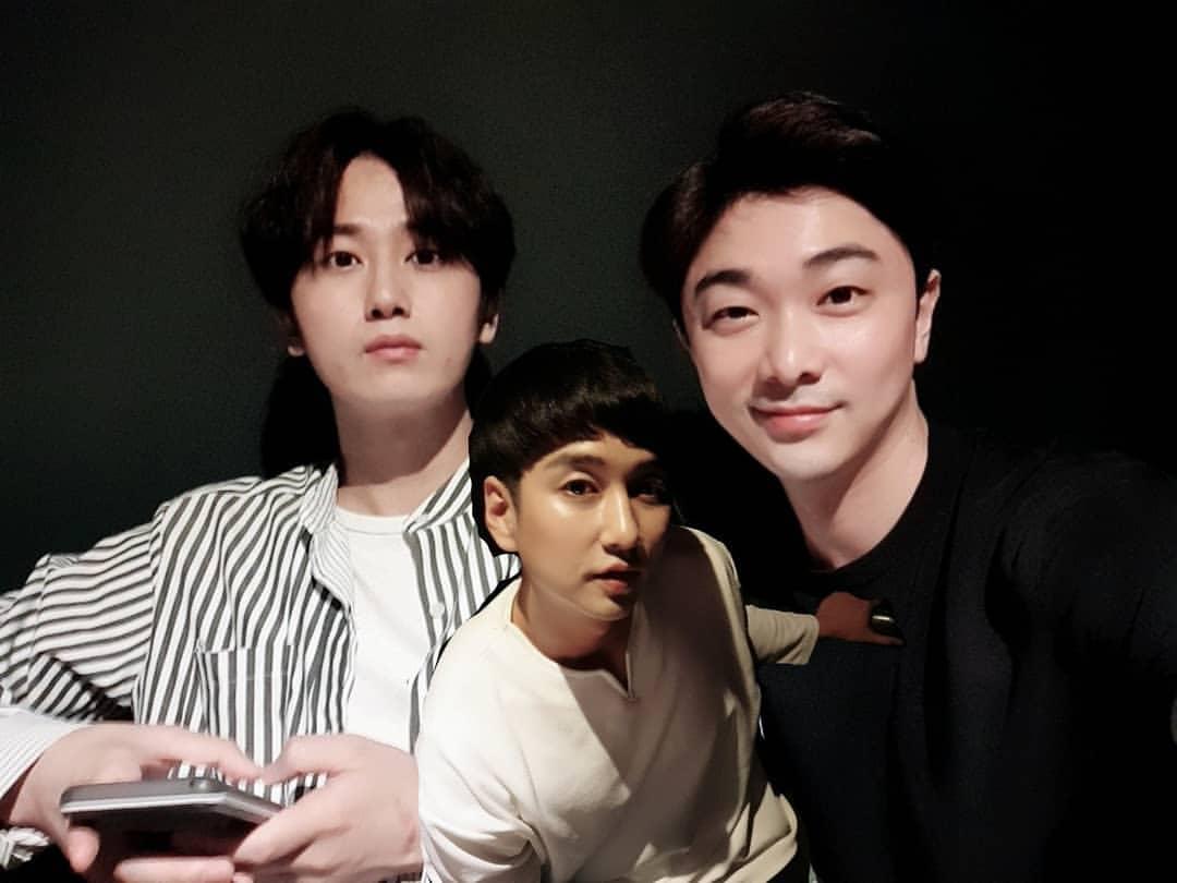 yesbolivia1's tweet photo. [24.05.19] Instagram de Prince Heo Young Saeng

어제 올렸어야했는데ㅠㅠ
같이 찍은게 없어서 합성으로ㅋㅋ
생일축하해 맹훈이!!ㅋㅋ

지만이 근데 눈이 왜 짝짝이 됐음??😉

#HeoYoungSaeng
#YES
#허영생
#SS301
#SS501
#TripleS
@mystyle1103

Cr: youngsaeng17 👉 https://t.co/8kcKNTDMVQ https://t.co/hNHgRqOCGf