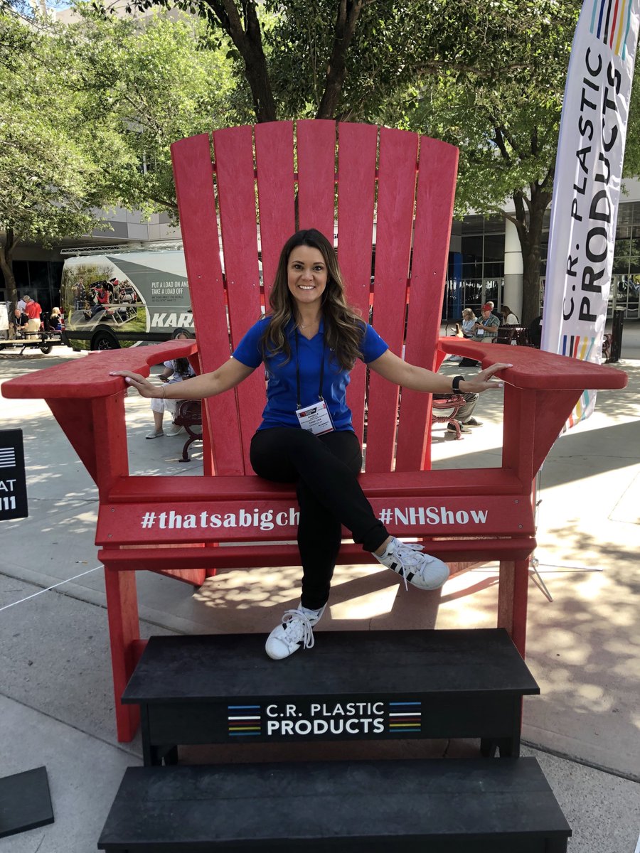 CHEPna's tweet photo. Big chair. Big fun. We had a great time at @NHS_Show '19 talking to companies from across the hardware and home improvement sector. This space is filled with incredible products and complex supply chains, so learning is key to helping customers grow. Until next year! #NHS19 https://t.co/q78SIOCIrF