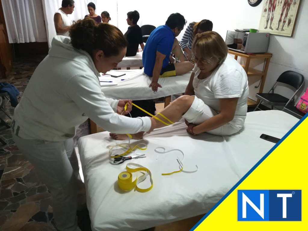 Neuro_Tape's tweet photo. Un poco de nuestro taller de "#VEDAJENEUROMUSCULAR PARA #ESGUINCEDETOBILLO" en las instalaciones de C.E.Q.T.E.M.  el pasado 27 de abril de 2019

#kinesiotape #fisioterapia #cienciasdeldeporte #readaptacióndeportiva #terapiamanual https://t.co/AX46hEzsbS