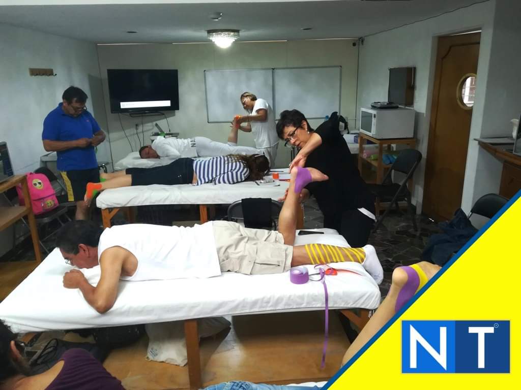 Neuro_Tape's tweet photo. Un poco de nuestro taller de "#VEDAJENEUROMUSCULAR PARA #ESGUINCEDETOBILLO" en las instalaciones de C.E.Q.T.E.M.  el pasado 27 de abril de 2019

#kinesiotape #fisioterapia #cienciasdeldeporte #readaptacióndeportiva #terapiamanual https://t.co/AX46hEzsbS