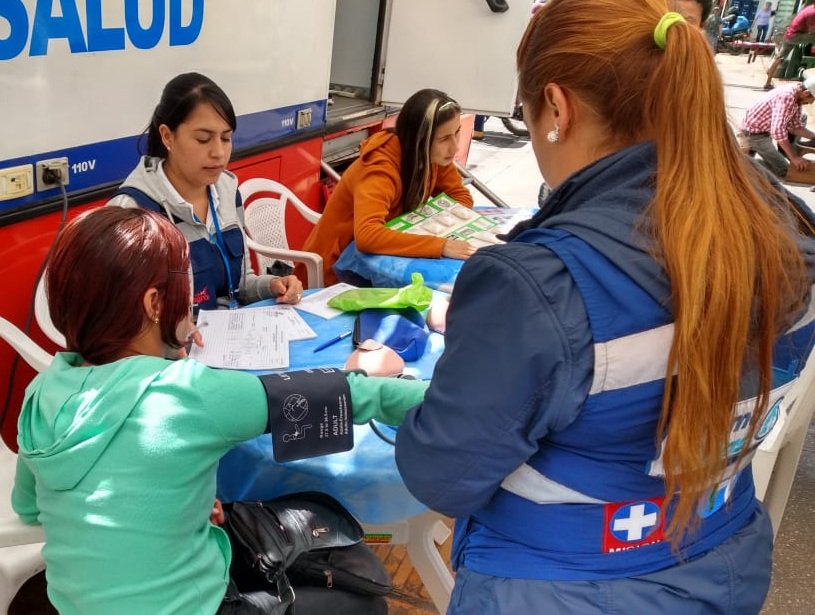 pasocialdsr's tweet photo. En este momento realizamos en convenio con la Secretaria de Salud e Inclusión Social de la @AlcRionegro la celebración del día de la madre con el grupo de Samaritanas.
#InclusiónSocial #FeriaDeServicios #Mujeres #Samaritanas #Madres. @Salud_Rionegro https://t.co/dco48LTYL3