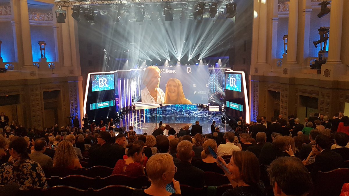 M_M_AG's tweet photo. Gleich geht's los und wir sind dabei! #bayerischerfernsehpreis #mainstreammediaag #mmag #fernsehenmitherz https://t.co/p9BRufQOrG