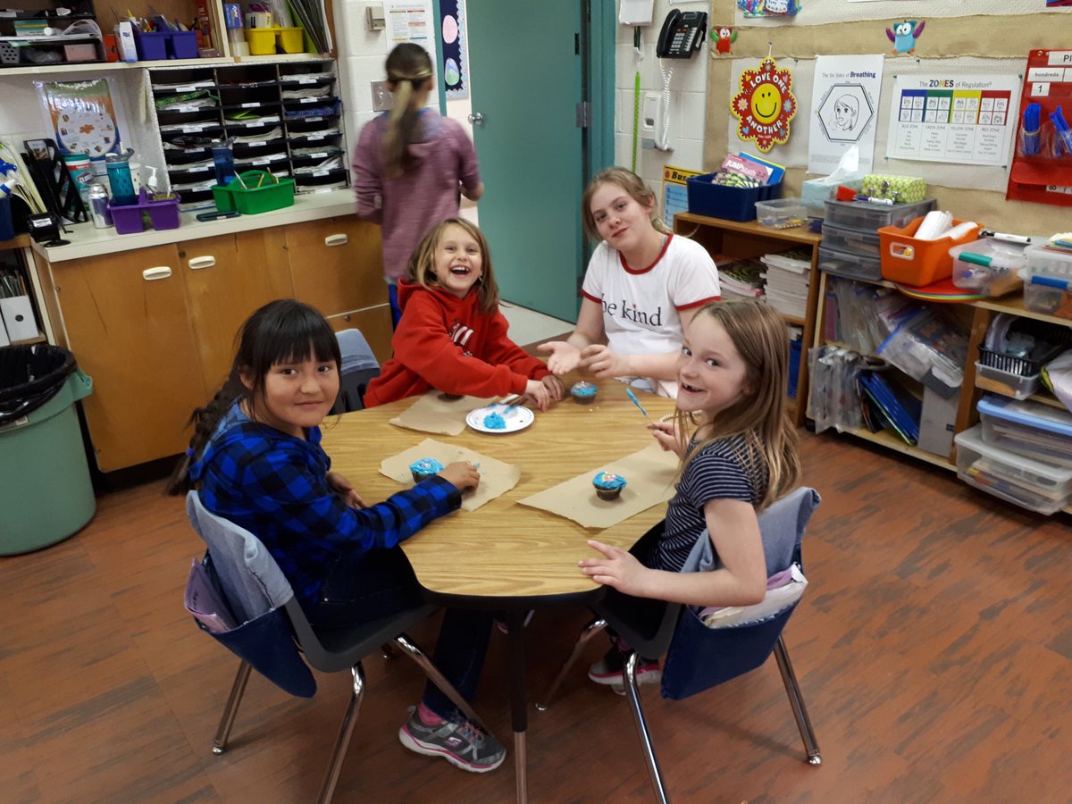 SH_Wetaskiwin's tweet photo. ⁦⁦@SH_Wetaskiwin⁩ ⁦@STARCatholic⁩ ..celebrating Catholic Education  cupcakes and BLUE icing.. thank you  Jr High for baking them and Gr 2 for helping decorate!! #Catholic-education #wetaskiwinschools https://t.co/xywshA7eW7