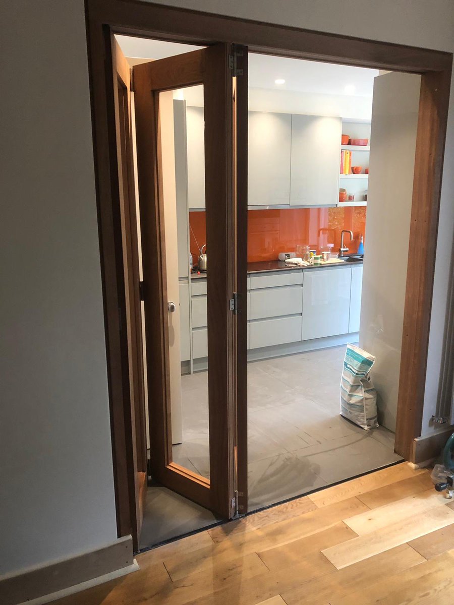 rbbconstruction's tweet photo. Our #carpenters just completed #installation of #hardwood #BifoldDoor at our #kitchen #Refurbishment in #Walthamstow #Builders #Kitchen #Benchmarx https://t.co/wiyOuN1VPc