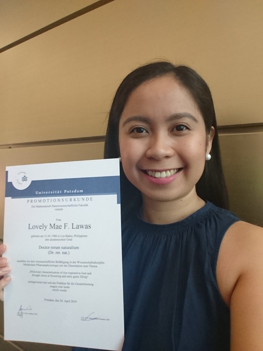 lmflawas's tweet photo. And it's official!! 🎓
#Drrernat #UniPotsdam https://t.co/H83LCFYdWI