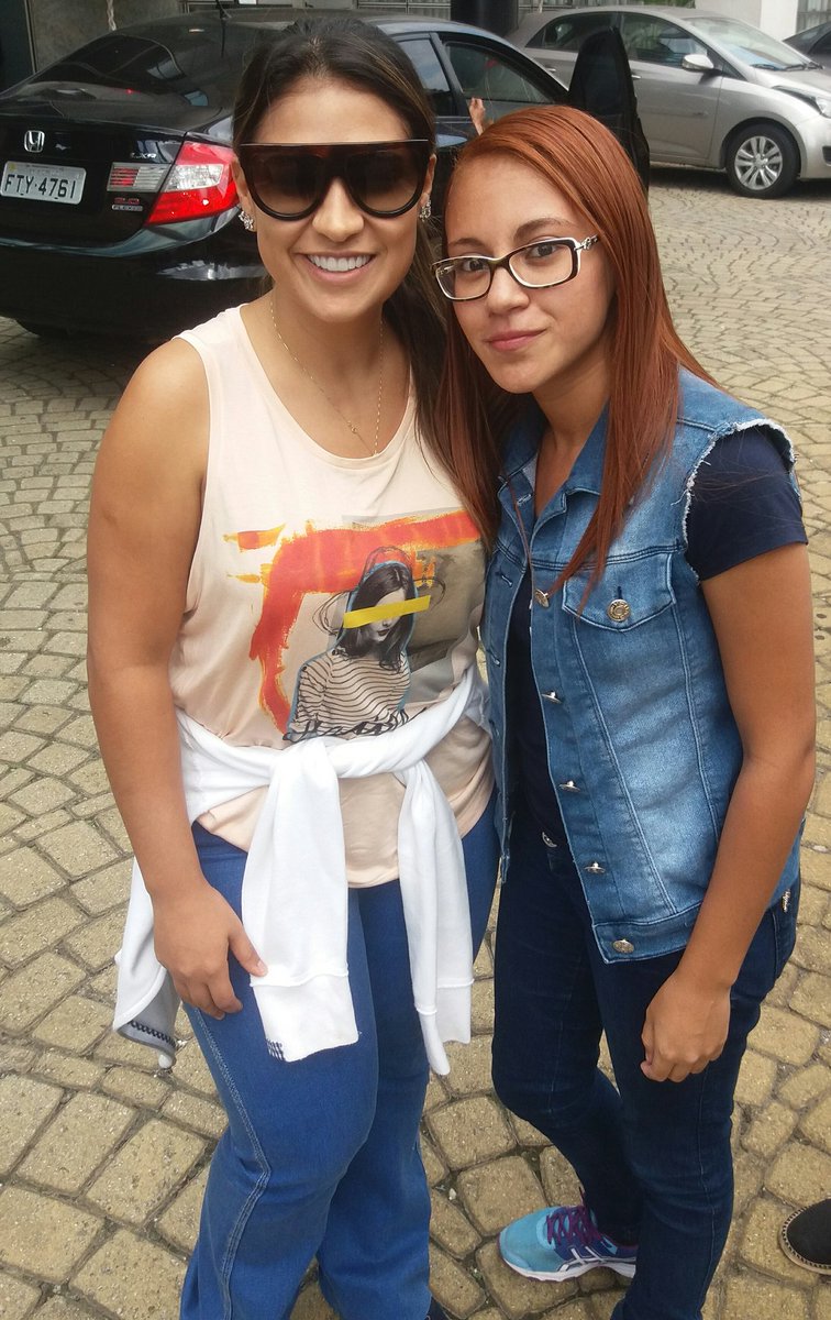 stef_sccp's tweet photo. Parabéns pro amor da minha vida, que Deus abençoe sua vida grandemente cantora, que você continue essa mulher maravilhosa, você é LUZ, te amo demais ❤
#ParabensSimone https://t.co/sZOkRkUc93