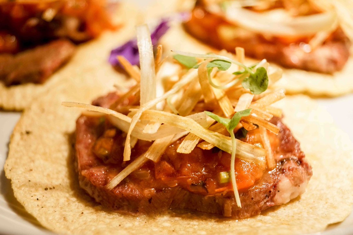 MisionFoodie's tweet photo. Después de conquistar los paladares canadienses en Toronto con su cocina mexicana, Ernesto y Andrea Rodríguez aterrizan en la Ciudad de México con @ComalDePiedra 👌🏻
📍 Colima 65, Roma Norte. https://t.co/uuPE8rRrJ3