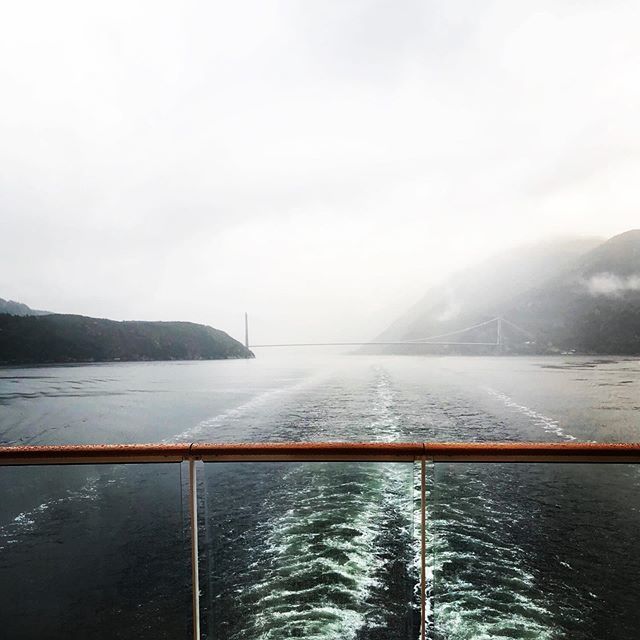 Neue_Meere's tweet photo. E I D F J O R D, NORWAY
•
#Throwback ♥️
#AIDAsolMomente #reisen #wellen #norway #norwegen #fjord #cruise #cruiseship #aidacruises #love #liebe #hobby #urlaub #travel #travelblog #travelblogger #followmearound #auszeit #aussicht #kreuzfahrtverbindet #… https://t.co/6Dy5MRIPq2 https://t.co/EMK43Tnw0m