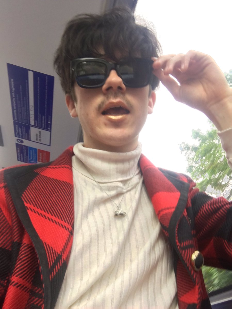 DeclanMcKenna's tweet photo. caught #off #guard
#BrexitRIP
#YTpoop https://t.co/5buhyf5JGD