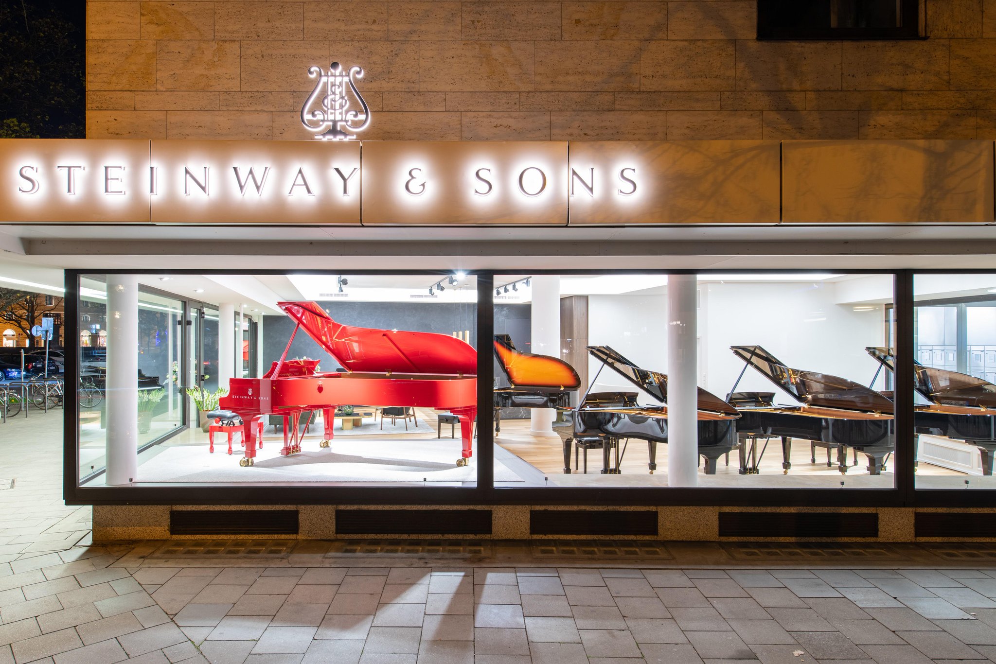 @SteinwayAndSons  Follow Together with Steinway Artist @igorpianist, we celebrated the opening of our new Munich showroom on Maximiliansplatz last Friday. Learn more here: 👉 fal.cn/ARHs Discover full video here: 👉 fal.cn/ARH6