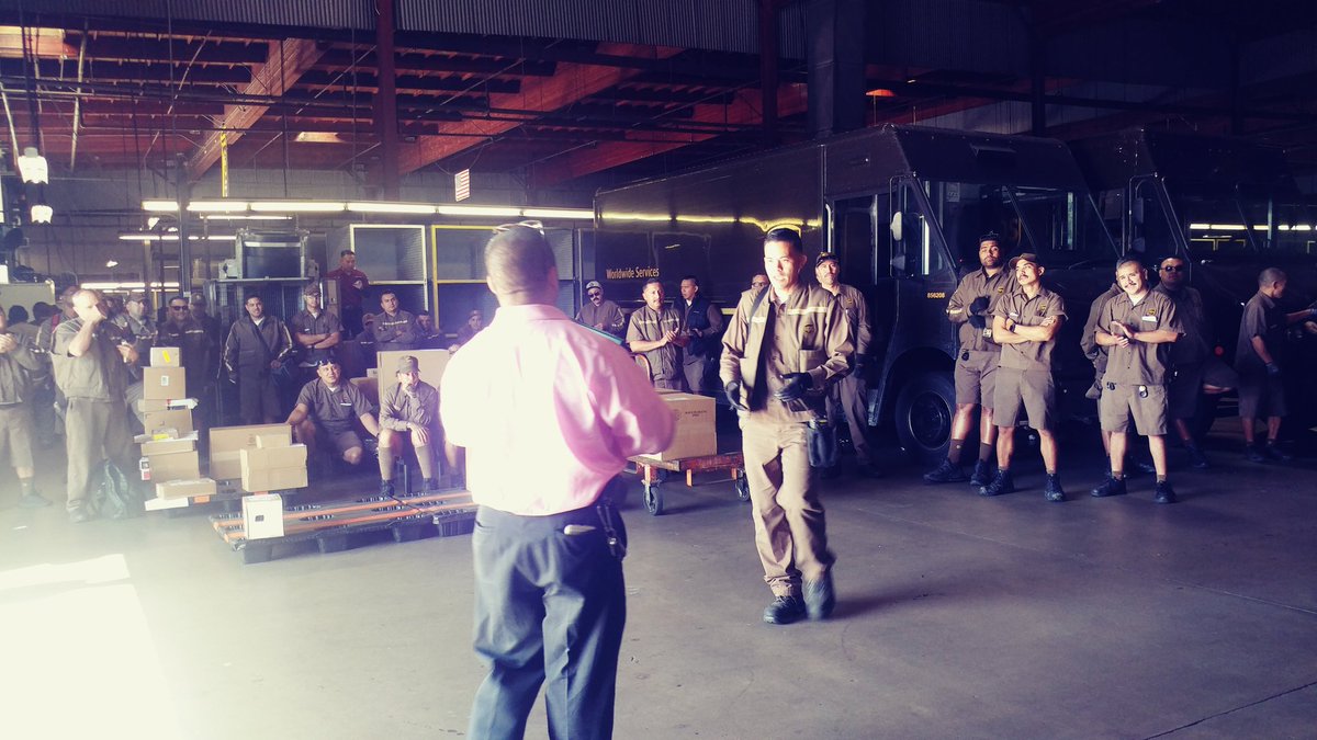 🎊#Today Hermosa Manager Roger Flores &amp; I had the honor to Recognize some pretty amazing @SouthCalUPSers for Safety Service And Community 🎇 Joaquin Reyes Community, Rick Avina 25years Service, Damien Bolton and Daniel Fujii Safety🎉 <a href="/jrindafernshaw/">Fern Shaw</a> @RayRoche7