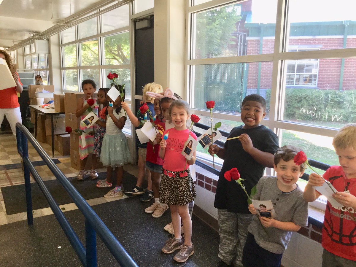 Caringplace3's tweet photo. We’re happy and sad today. This is our last day of Kindergarten, and our teacher is retiring after 40 years of teaching. She told us: “you will do great things!” @EmilyBoatright @APS_SmithAP @pointsbyPortee @ptyut1999 @APS_SmithPTA https://t.co/q8s7NNq97a