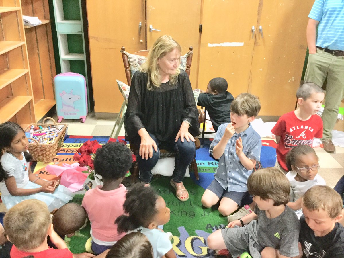 Caringplace3's tweet photo. We’re happy and sad today. This is our last day of Kindergarten, and our teacher is retiring after 40 years of teaching. She told us: “you will do great things!” @EmilyBoatright @APS_SmithAP @pointsbyPortee @ptyut1999 @APS_SmithPTA https://t.co/q8s7NNq97a