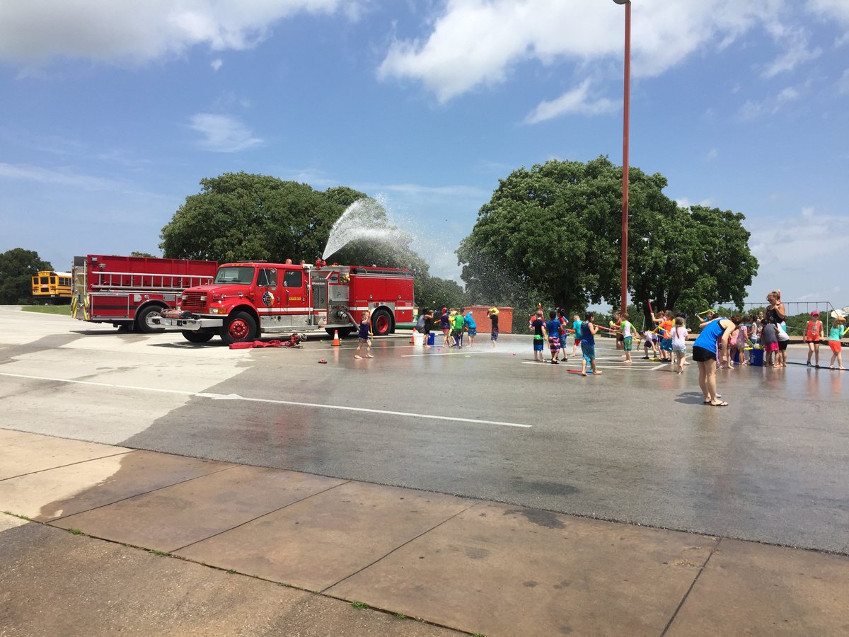 LibertyELaisd's tweet photo. It is a great day to be a kindergartener! We celebrate your success! #waterday #azleISDway @LibertyELaisd @azleisd https://t.co/nKm0SPpboh