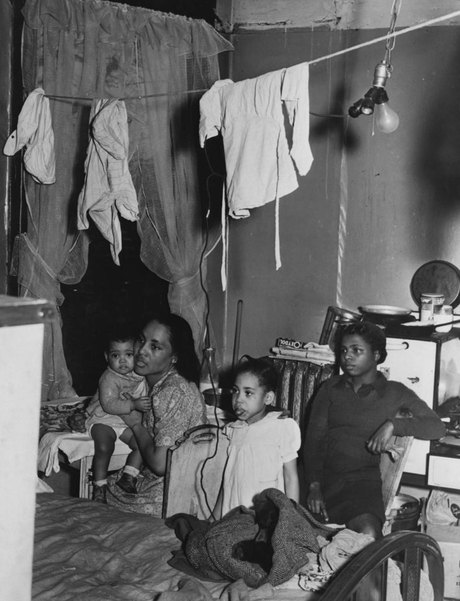 Crowded quarters in Chicago, 1941Russell LeeMOMA