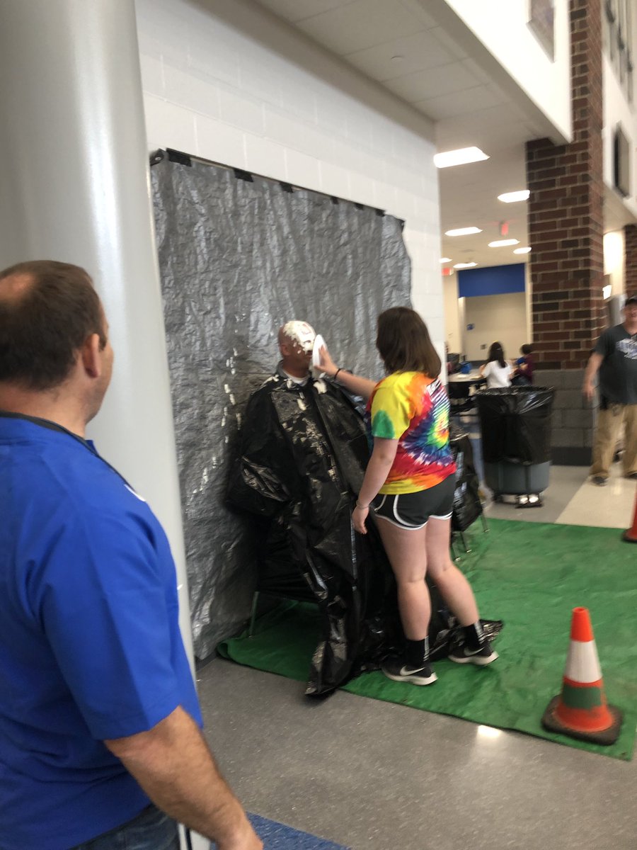 DHSRFL1's tweet image. Our 3rd place winner(loser) being pied by his daughter Mallory. DHS raised $43 towards Mr. Weaver! Thank You!💜