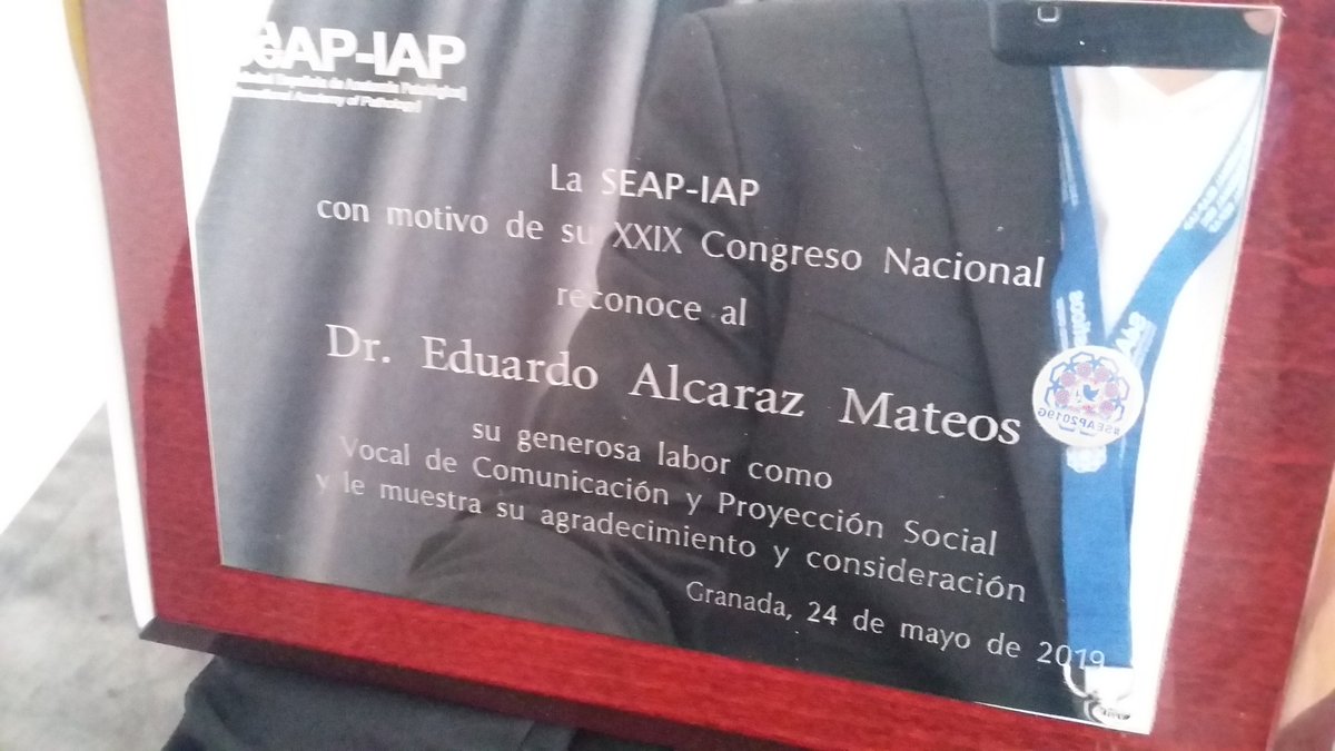 edusqo's tweet photo. ...emociones en #SEAP2019G
Agradecido yo a la Sociedad Española de Anatomía Patológica por haberme permitido ocupar esa posición durante este tiempo. Gracias, Enrique (@EnriquedeAlava), gracias, Pepe (@jpalacioscalvo) y gracias, @SEAP_IAP.
#IWantYouForSEAP
#ILookLikeAPathologist https://t.co/wcZuwdD4MD