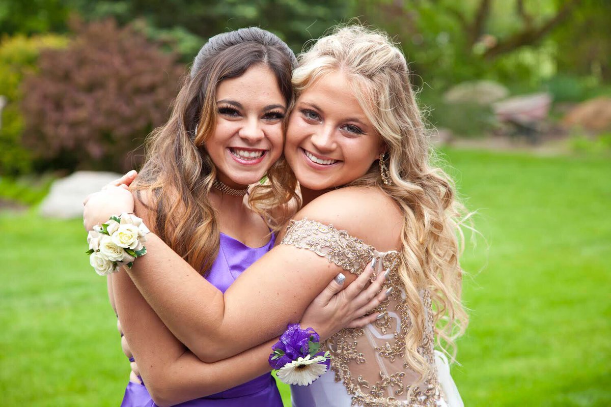 emmaaahopeee's tweet photo. first dance ➡️ last dance 

wouldnt have wanted to spend them with anyone else ❤️🖤💜 #bff https://t.co/y7oQYt8CNq