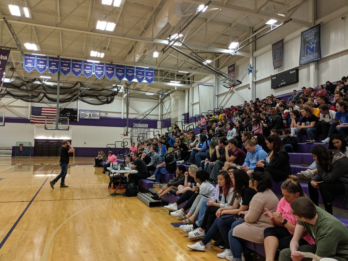MsClasen's tweet photo. Listening to the keynote during service learning/community day #VolunteerNorth https://t.co/H8npmwHGel