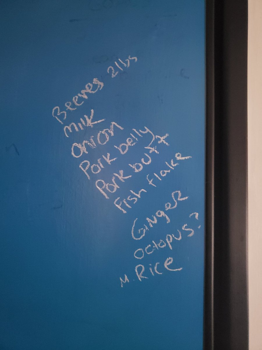 NOTLF's tweet photo. I write my shopping lists on my fridge with a chalk pen. Then just snap a pic on the way to the store. #Beeves. https://t.co/bGM0SPlNJJ