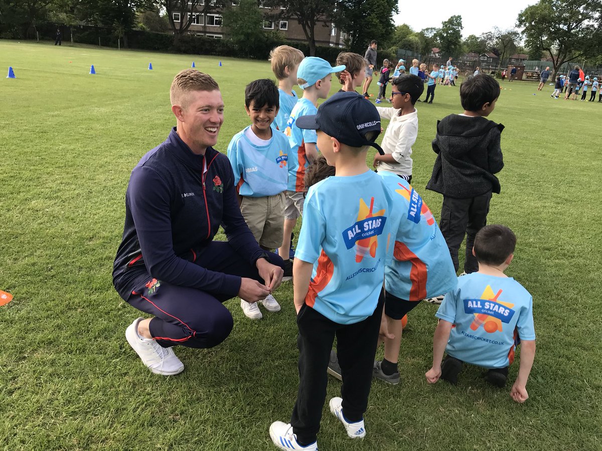 LancsCricketFDN's tweet photo. Warm ups and selfies down @UrmstonCC with @JetJennings! 🤳 

🌹 #RedRoseTogether 
🌟 @allstarscricket https://t.co/yWZiOP73gR