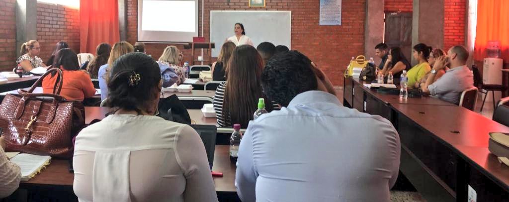 EscuelaHonduras's tweet photo. Magistrada Marlene Pérez como facilitadora del #ModuloVI #ManejoDeMediosProbatorios #Testifical del #DiplomadoEnDerechoProbatorioEnMateriaCivil #SeccionD dirigido a funcionarios del @PJdeHonduras #LaCeiba https://t.co/Lrc01iNbH9