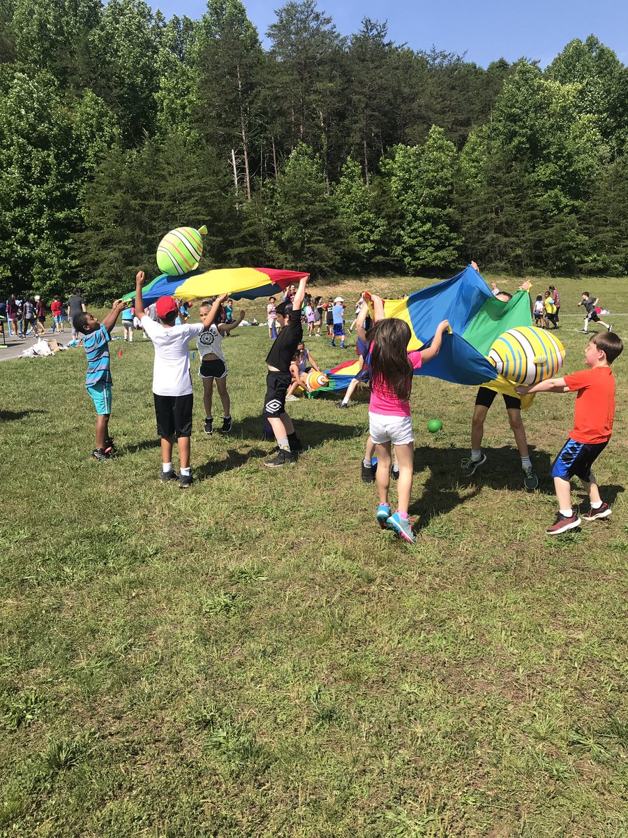 KellySt53292590's tweet photo. Field day was so much fun! 😊😎 https://t.co/dttdtiylcq