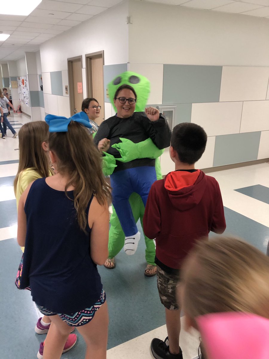 We ♥️ our counselor! Thank you for making our last morning at Lincoln a fun one.
#lovinthelincolnlife