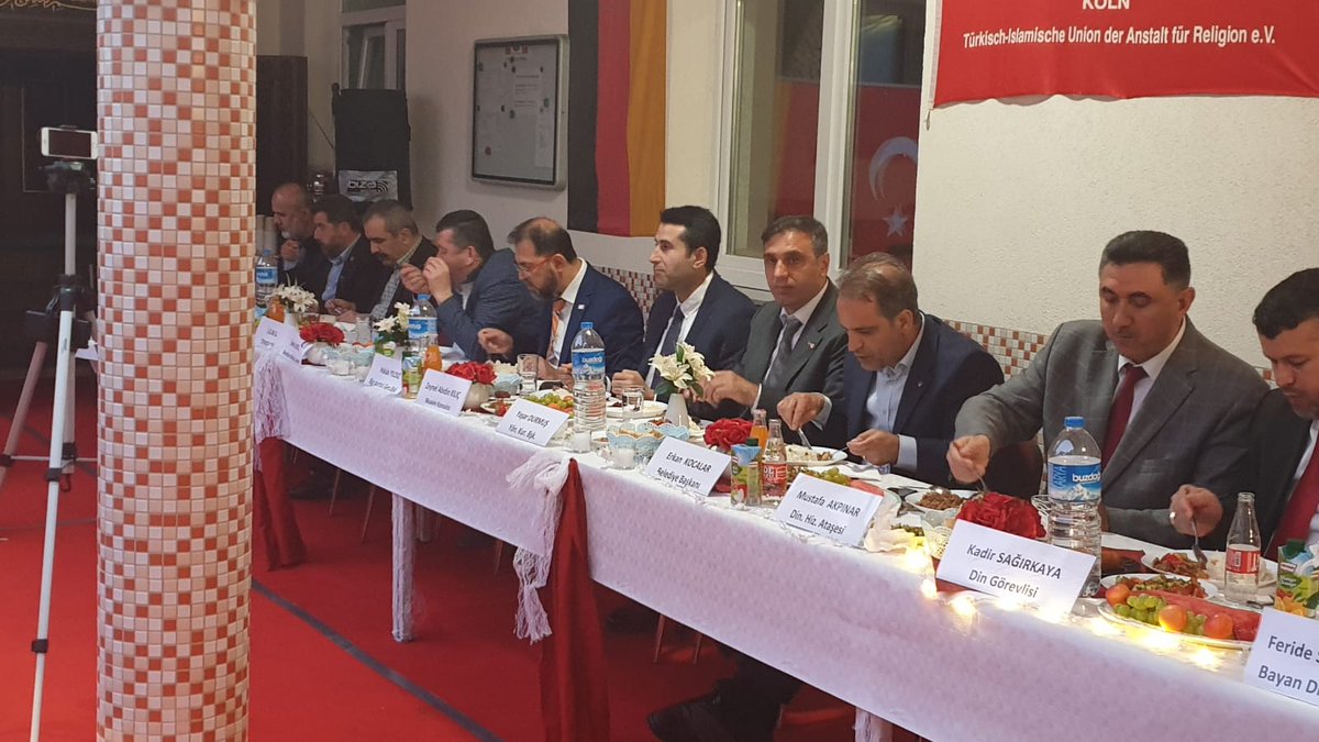 BIG_Partei_DE's tweet photo. Gemeinsames Fastenbrechen in der Yildirim Beyazit Moschee in Duisburg.

Wähle am Sonntag die BIG Partei in das EU-Parlament - Listenplatz 22! https://t.co/EWBf94LUlt