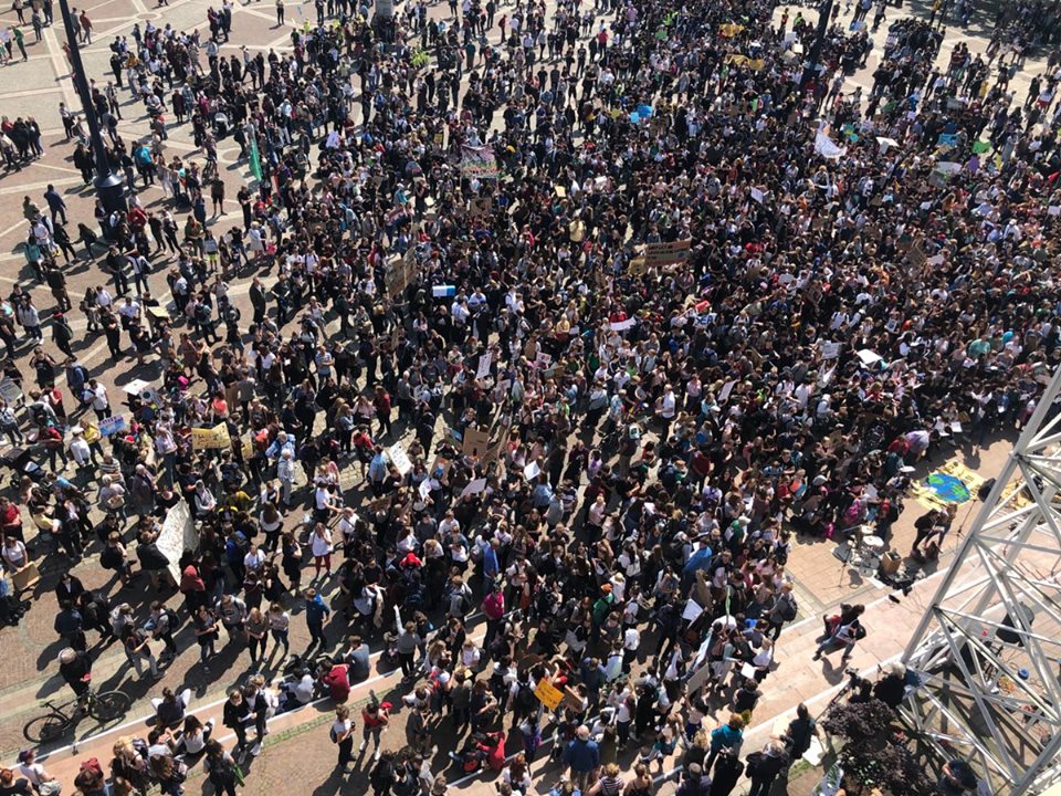 ExtinctionR's tweet photo. People rose up from Pakistan to Turkey to Italy to Germany and almost everywhere in between to demand action on the climate and ecological emergency. Will you rise up also?

#FridaysForFuture: https://t.co/5HQkqqOel4  
#RebelForLife: https://t.co/PzxBohj9iu https://t.co/5cw8JnUeJG