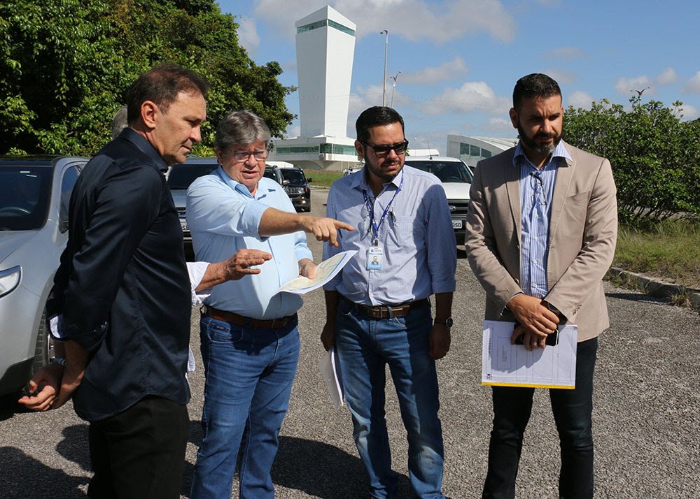 João Azevêdo visita áreas destinadas à construção de resorts em João Pessoa bit.ly/2whbLJ0