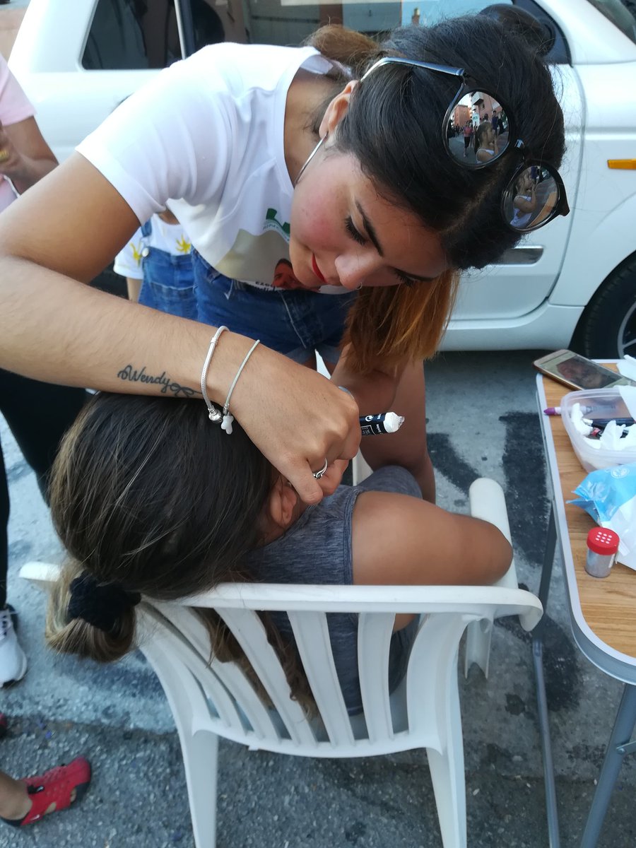 Y comienza la merienda con churros y chocolate en Peñas Blancas.