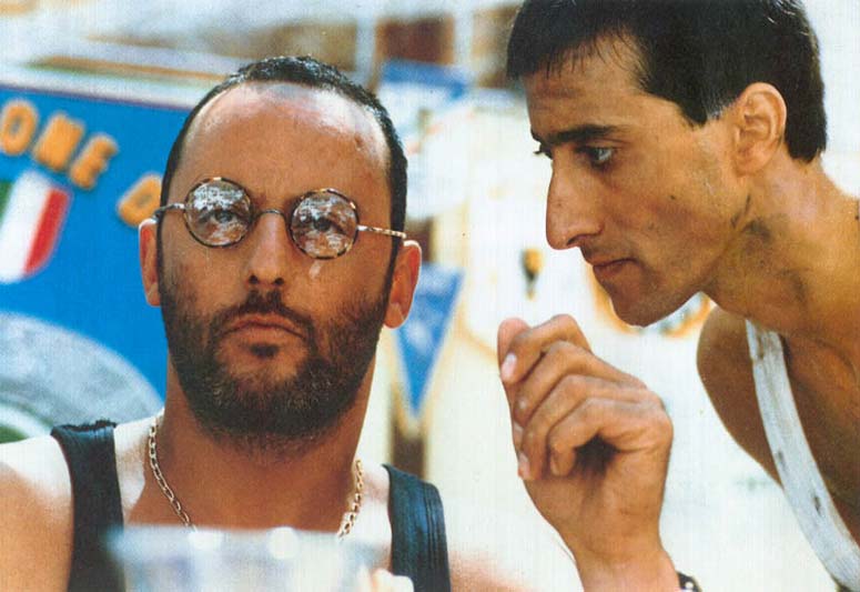 A #JeanReno si no recuerdo mal le conocí en una peli de #LucBesson, #ElProfesional. Pues si en ésta estaba bien, indudablemente, en #ElGranAzul es un festival. Su #EnzoMolinari es un personaje fantástico y con una fuerza y potencia arrolladora.