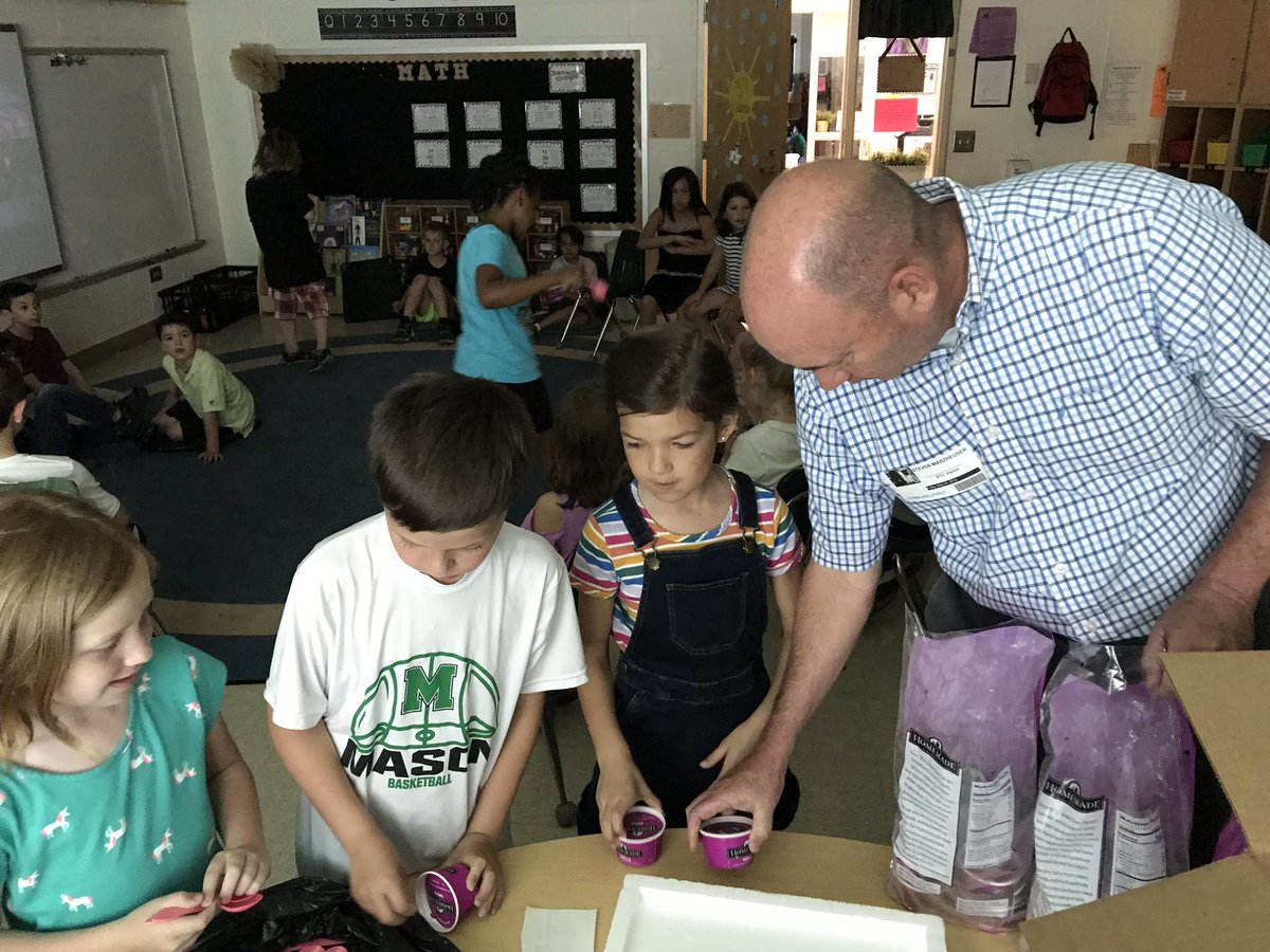 Best surprise EVER! Thanks Dad &amp;  <a href="/udf_official/">UDF</a> for surprising the deer class with ice cream as a last day treat🍦#masonmoment