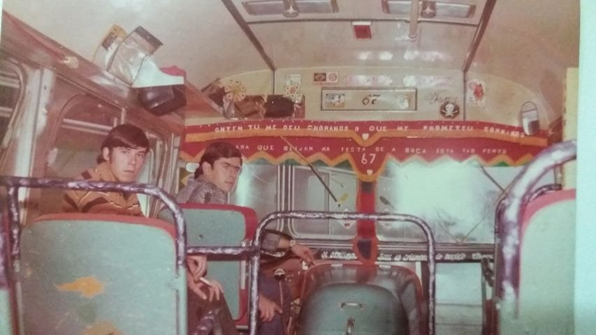 SOGIL_Oficial's tweet photo. #FotoDeCliente 📸❤
Compartilhamos os registros enviados pela cliente Oziane do seu álbum pessoal. Nas imagens consta o seu pai, Vilson Camargo de Oliveira, junto aos ônibus da #SOGIL. #LinhaDoTempo #Contribuição #SOGILFAZ65 https://t.co/FziVGmSgBI
