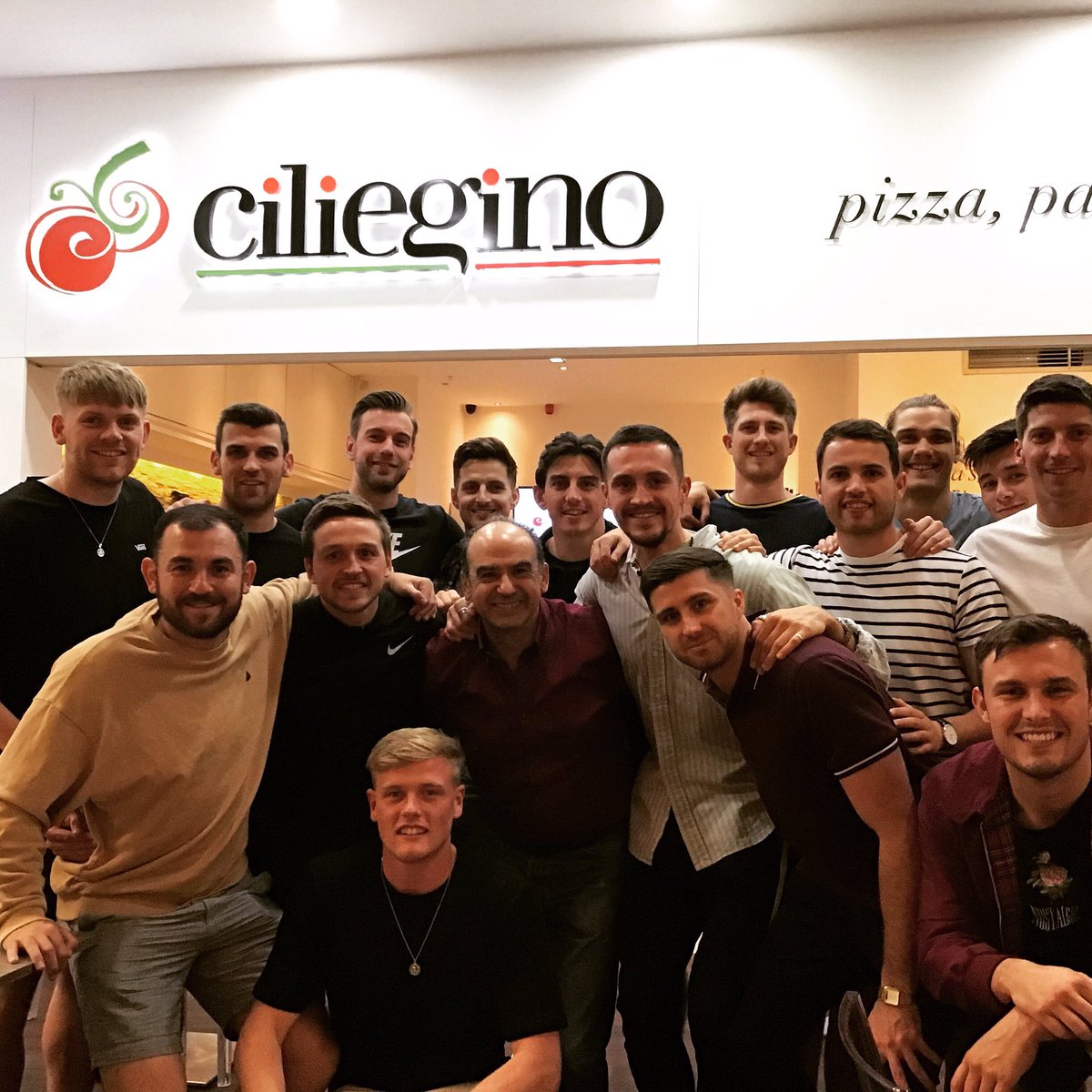CilieginoUK's tweet photo. 🇮🇹 Welcome to the #famiglia @cardiffmetfc Buona fortuna for the Europa league!! ✈️ make us proud!!⚽️ 🇮🇹
.
💪⚽️✈️ https://t.co/2bl6ZFOj3q
.
#wales #football #cardiffmet #cardiffmetfc #europaleague #europa #foodie #pizza #italia #pizzalovers #pizzas #pizzatime #pizza 🇮🇹❤️🏴 https://t.co/WwO2wPwnDp